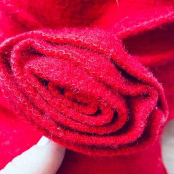 True Vintage Red Wool Cloche Hat with Flower Accent - Picture 15 of 16